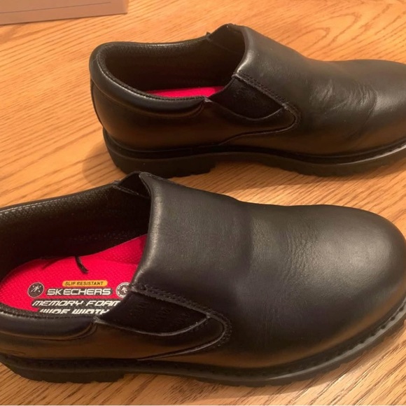 Skechers Black Slip Resistant Relaxed Fit Leather Slip-On Memory Foam Shoes - Picture 1 of 5